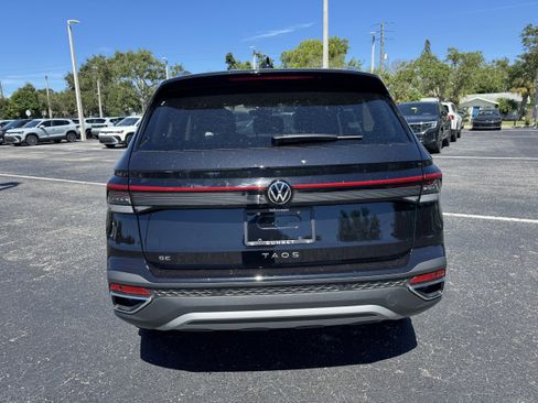 New 2025 Volkswagen Taos SE image 4