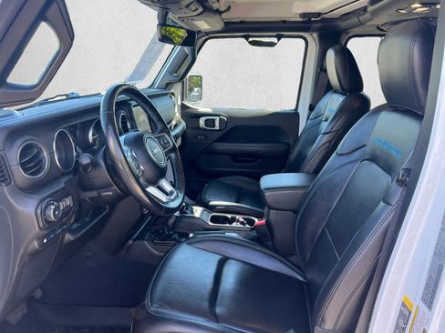 Used 2022 Jeep Wrangler Unlimited Rubicon 4xe w/ Cold Weather Group AWD/4WD image 11