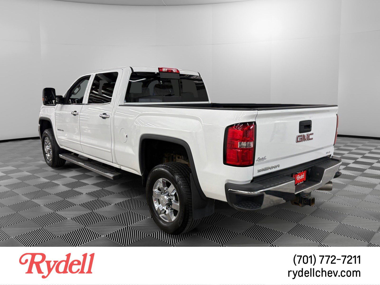 Used 2015 GMC Sierra 3500 SLE w/ SLE Fleet Preferred Package AWD/4WD image 3