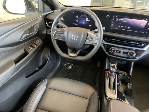 Used 2025 Buick Envista Sport Touring image 33