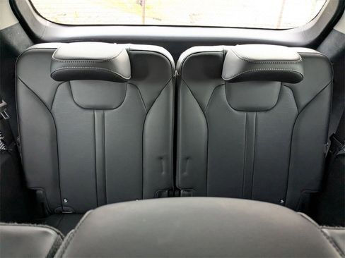 Used 2024 Kia Sorento S image 37