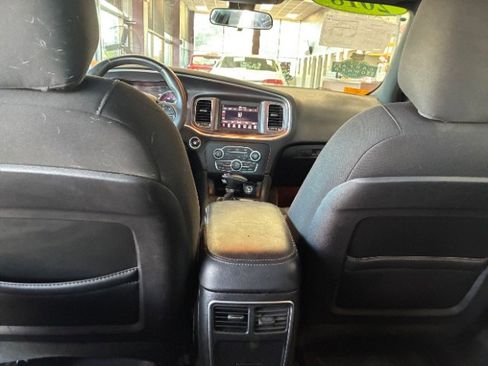 Used 2018 Dodge Charger SXT image 25