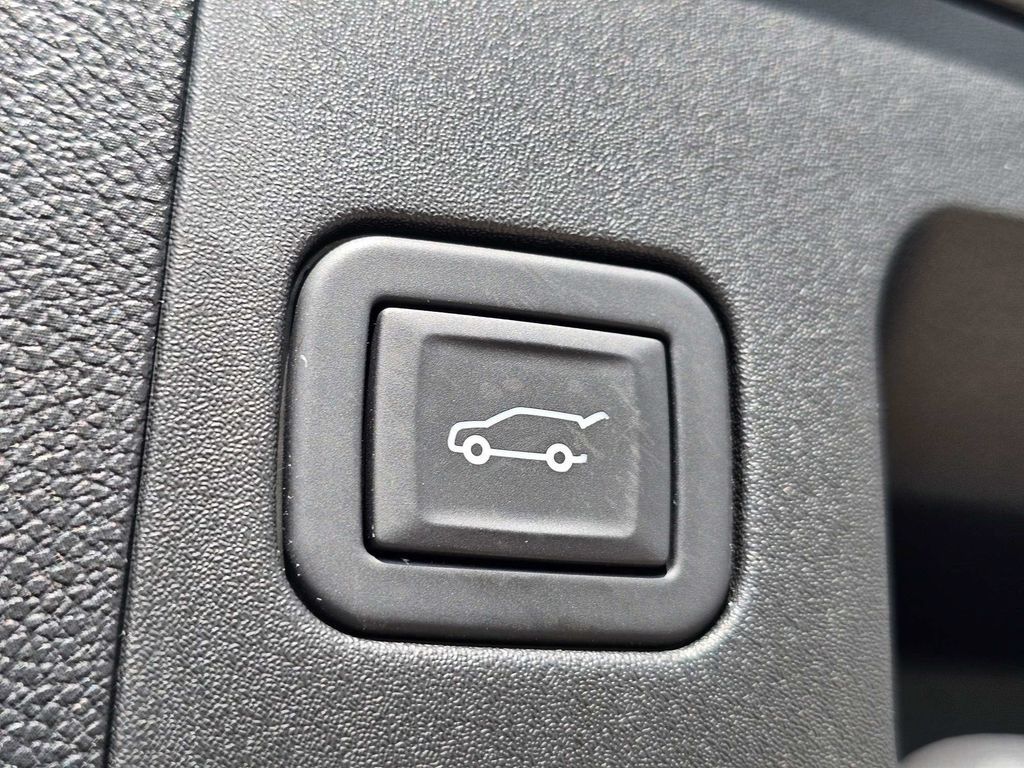 Certified 2024 Cadillac XT4 Sport w/ Cold Weather Package AWD/4WD image 16