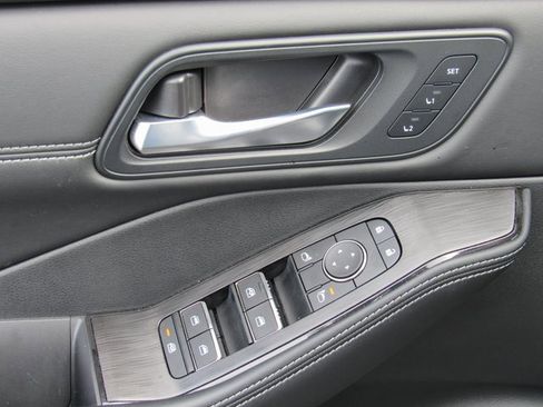 Certified 2025 Nissan Rogue SL w/ SL Premium Package image 13