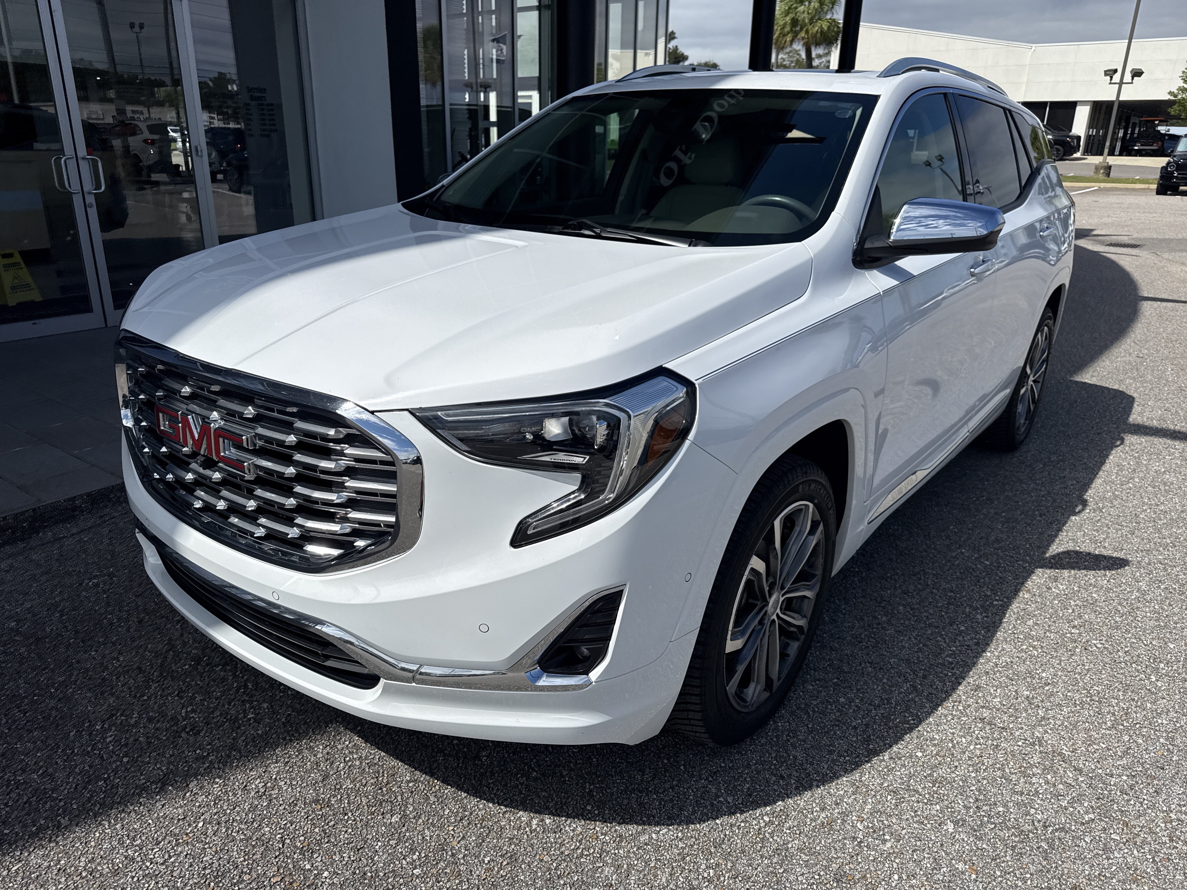 Used 2018 GMC Terrain Denali w/ Advanced Safety Package FWD image 1