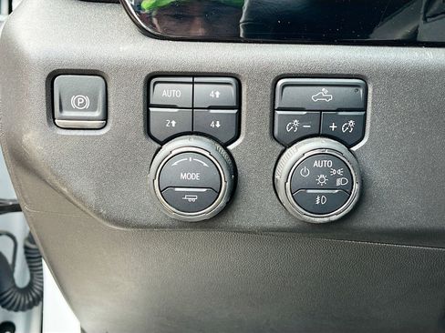 Used 2024 Chevrolet Silverado 1500 LT Trail Boss w/ Convenience Package II image 10