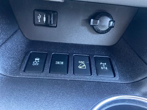 Used 2015 Toyota Highlander XLE image 20