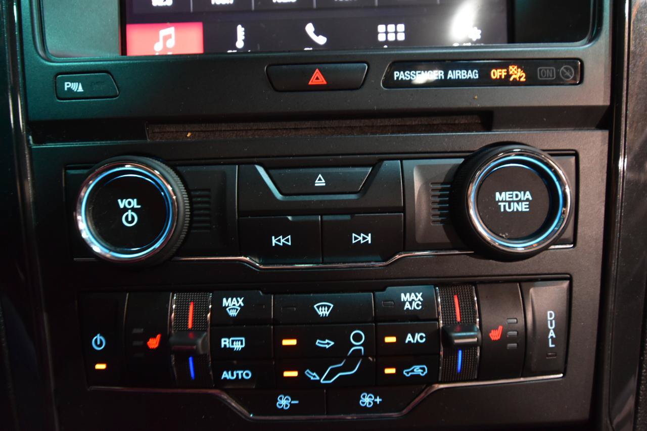 Used 2017 Ford Explorer XLT w/ Equipment Group 202A AWD/4WD image 26