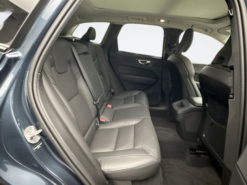 Used 2025 Volvo XC60 B5 Plus image 19