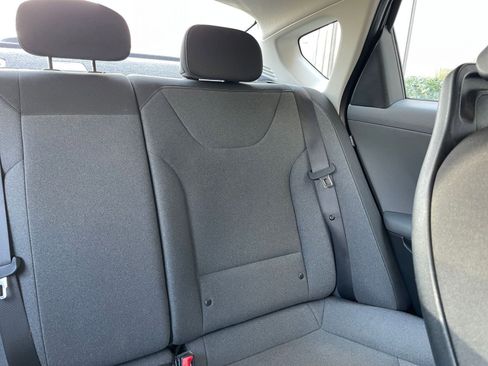 Used 2025 Kia K4 LXS image 36