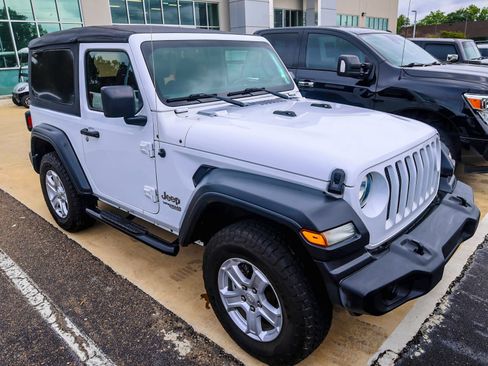 Used 2018 Jeep Wrangler Sport AWD/4WD image 2