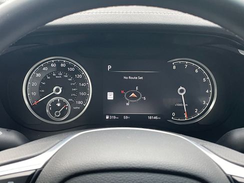 Used 2025 Genesis G70 2.5T image 40