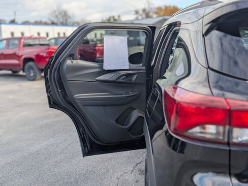 Used 2023 Chevrolet TrailBlazer LT image 31