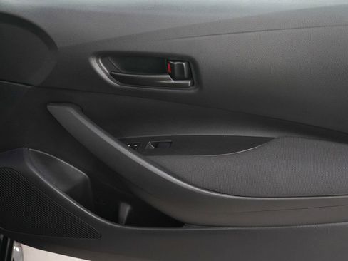 Used 2025 Toyota Corolla LE image 9