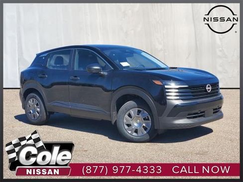 Used 2025 Nissan Kicks S image 1