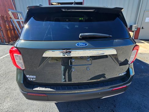 Used 2022 Ford Explorer XLT w/ Equipment Group 202A image 5