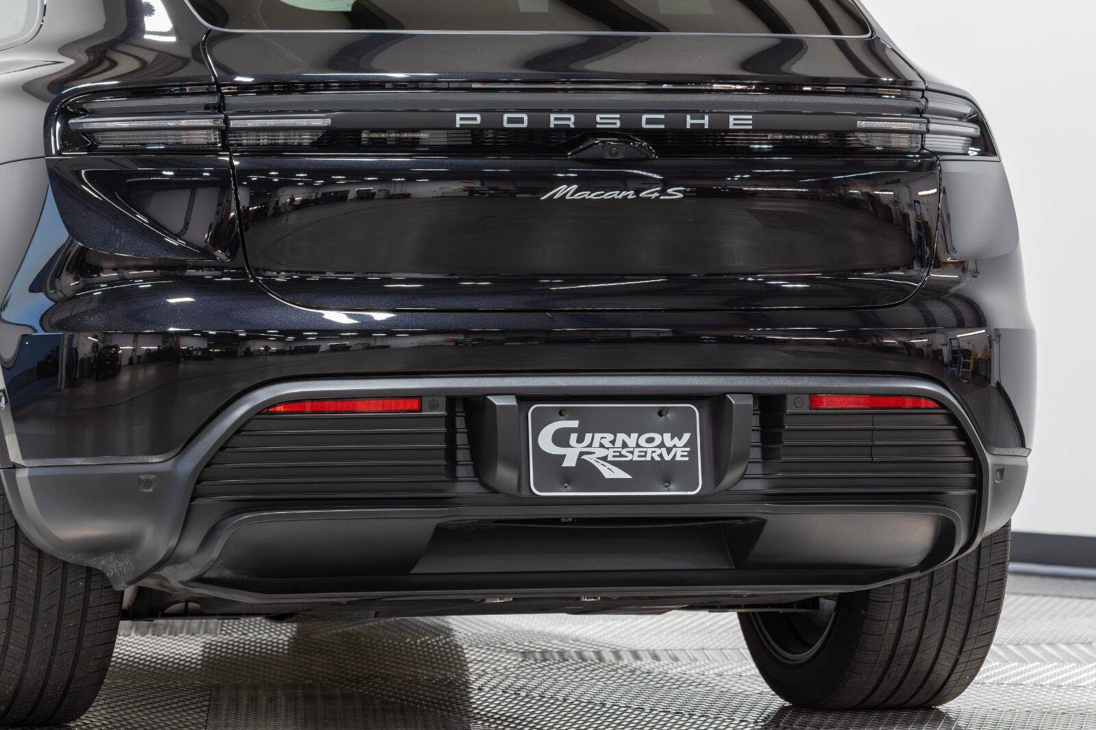 Used 2025 Porsche Macan 4S Electric AWD/4WD image 15