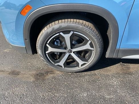 New 2025 Volkswagen Tiguan SE w/ Panoramic Sunroof Package image 19
