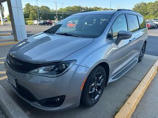Used 2018 Chrysler Pacifica Touring-L w/ Premium Audio Group FWD 360° Tour