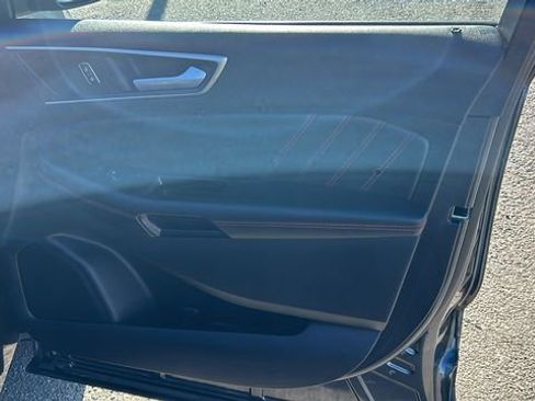 Certified 2020 Ford Edge ST-Line w/ Cold Weather Package image 10