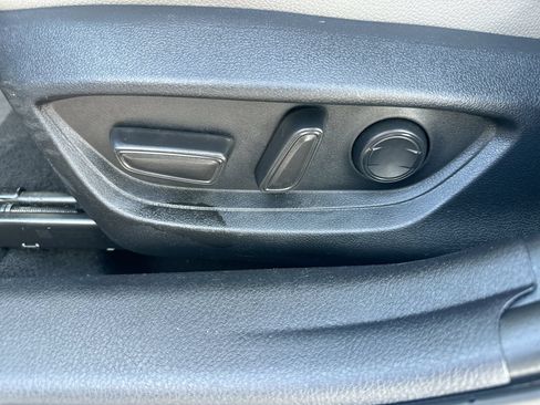 Used 2025 Toyota Camry SE FWD image 12