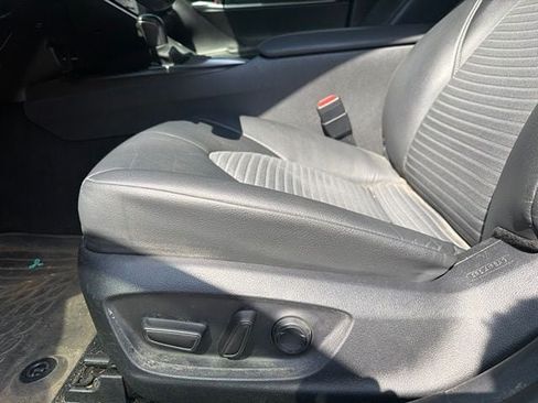 Certified 2022 Toyota Camry SE FWD image 6
