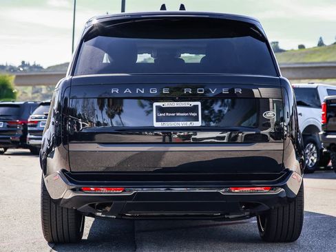 Used 2023 Land Rover Range Rover SE image 5