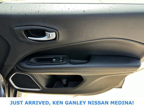 Used 2018 Jeep Compass Latitude w/ Popular Equipment Group AWD/4WD image 22
