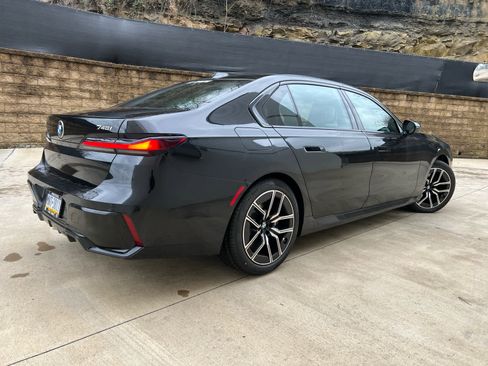 Used 2025 BMW 740i xDrive w/ Premium Package image 3