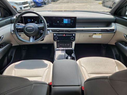 Certified 2025 Hyundai Tucson Limited AWD/4WD image 8