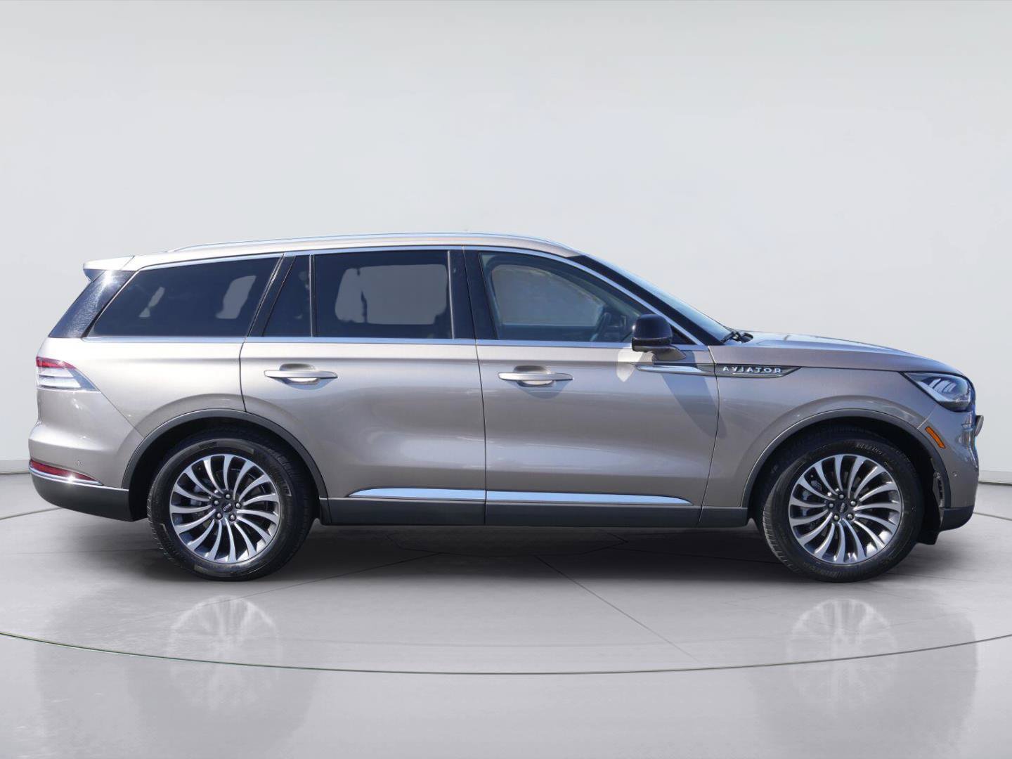 Used 2020 Lincoln Aviator Reserve w/ Equipment Group 201A RWD image 5