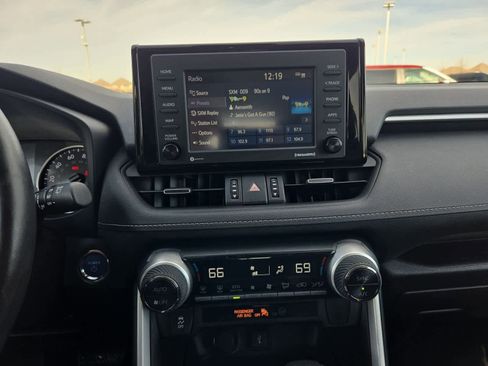 Used 2021 Toyota RAV4 XLE Premium image 29