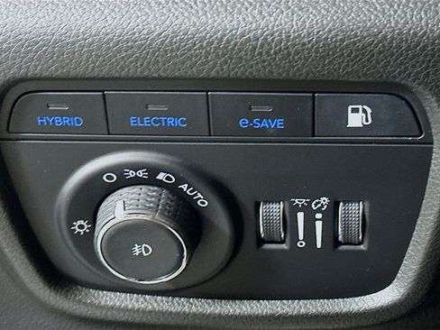 Used 2023 Jeep Grand Cherokee Overland w/ Advanced Protech Group III AWD/4WD image 16