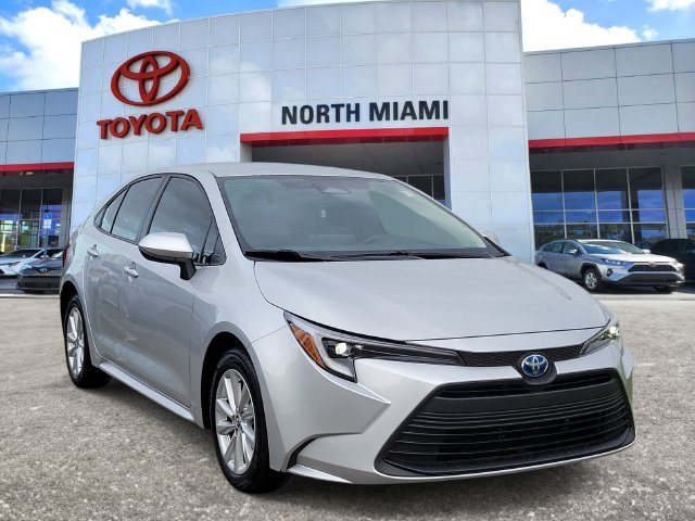 Used 2025 Toyota Corolla LE w/ LE Premium Package FWD image 1