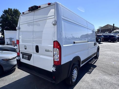 Used 2025 RAM ProMaster 2500 w/ Convenience Group image 9