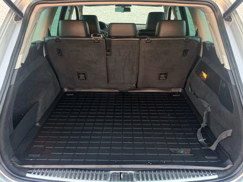 Used 2012 Volkswagen Touareg Sport image 9