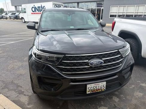 Used 2024 Ford Explorer XLT AWD/4WD image 3