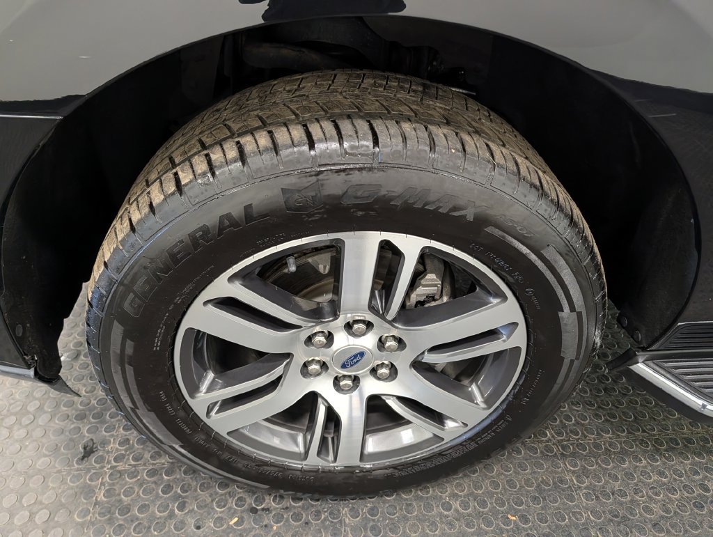 Used 2022 Ford Expedition Limited AWD/4WD image 7