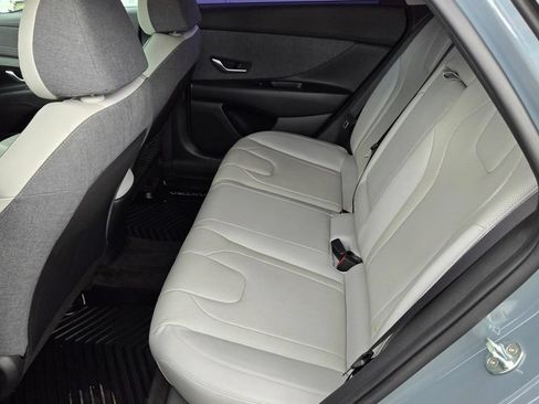 Used 2023 Hyundai Elantra Limited FWD image 11