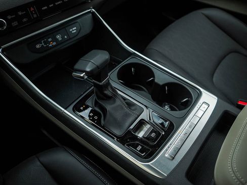 New 2026 Kia Carnival EX FWD image 28