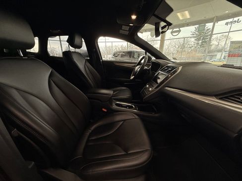 Used 2019 Lincoln MKC Premiere image 32