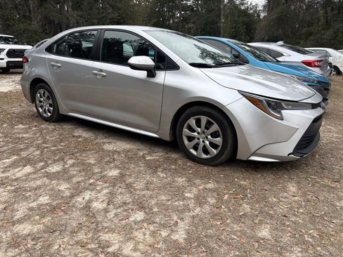 Used 2025 Toyota Corolla LE image 2