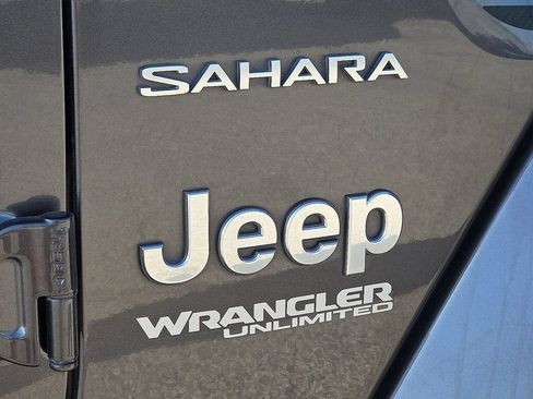 Used 2020 Jeep Wrangler Unlimited Sahara AWD/4WD image 8