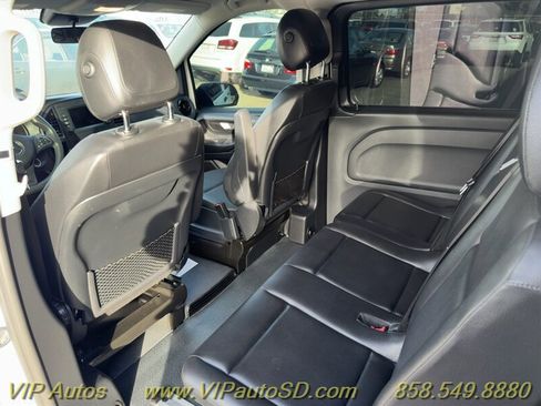 Used 2023 Mercedes-Benz Metris Passenger image 9