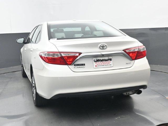 Used 2017 Toyota Camry XLE w/ Moonroof Package FWD image 19