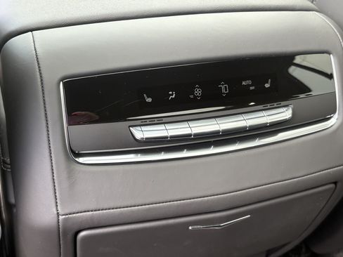 Certified 2025 Cadillac Escalade Premium Luxury Platinum AWD/4WD image 16