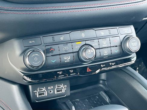 Used 2025 Dodge Durango R/T w/ Blacktop Package AWD/4WD image 16