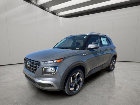 Used 2025 Hyundai Venue SEL image 1