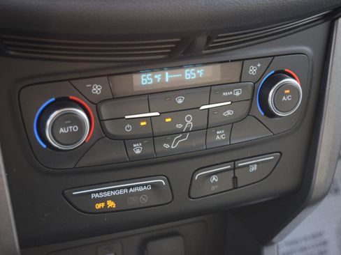 Used 2017 Ford Escape SE image 25