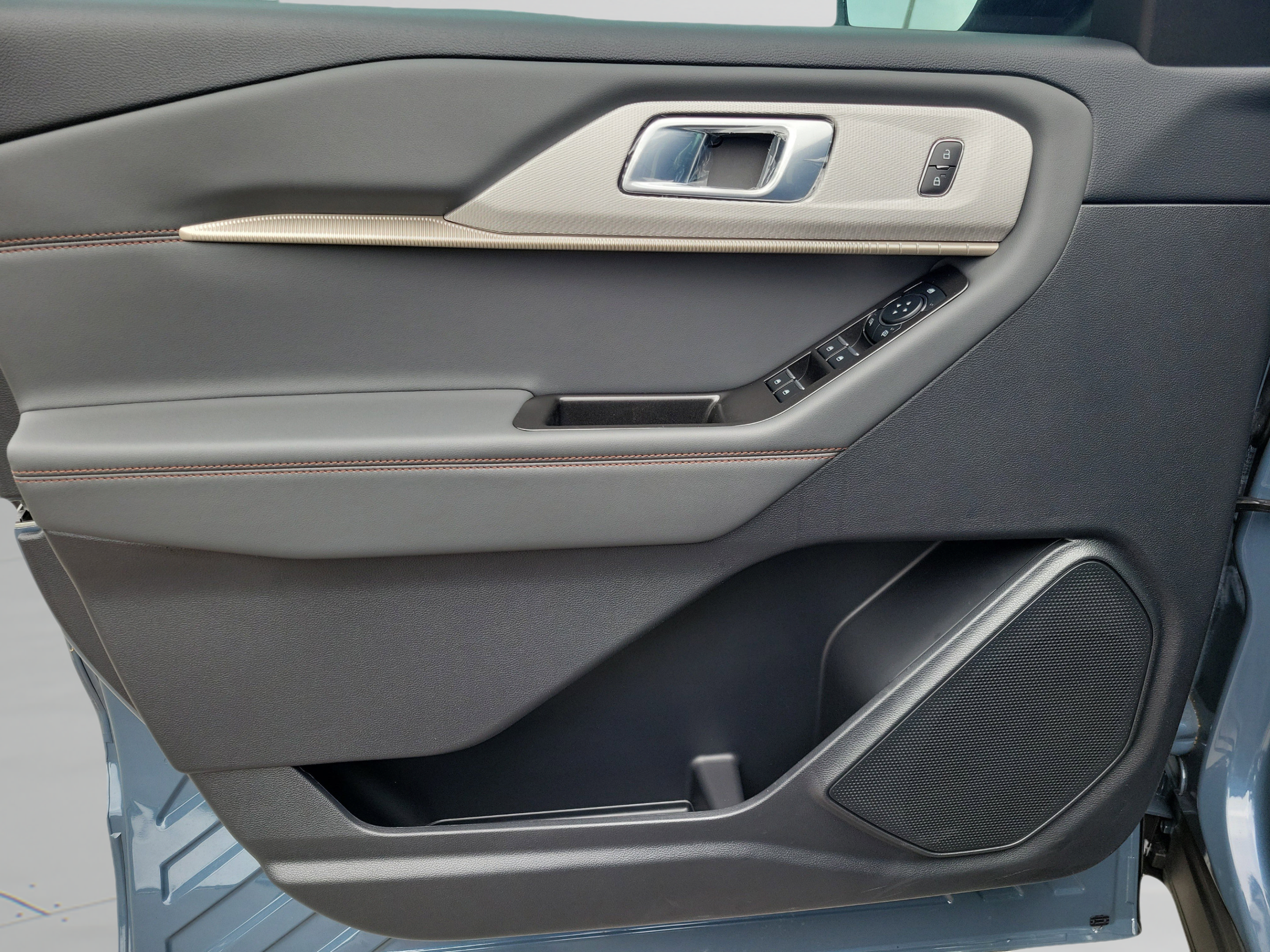 New 2026 Ford Explorer Active RWD image 14